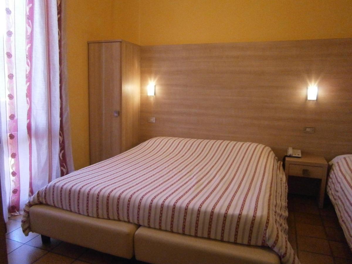 Hotel Chiara Sirmione Værelse billede